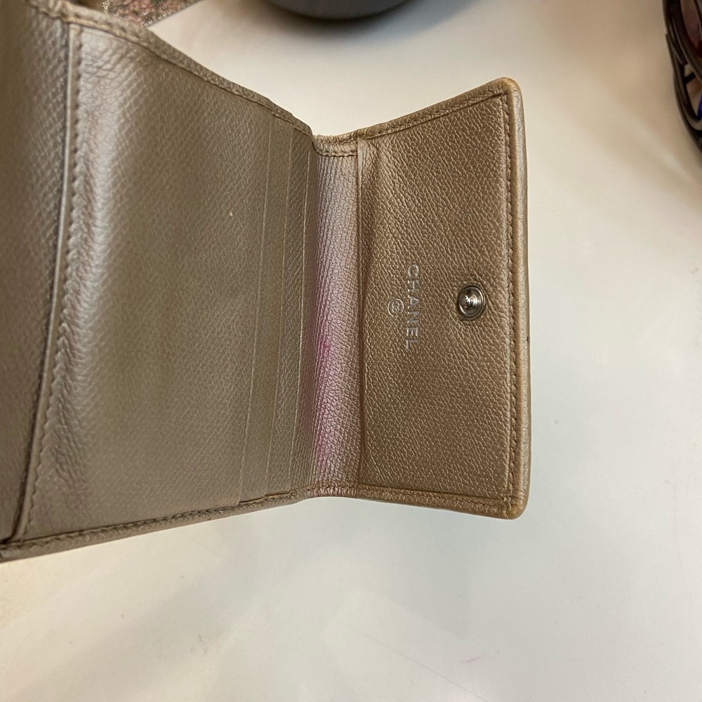 Chanel Coco Button Wallet. - Picture 6 of 13